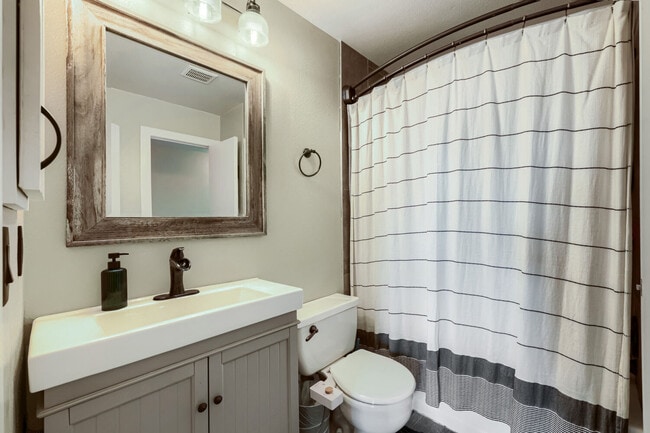 Building Photo - 14344 E Hawaii Cir