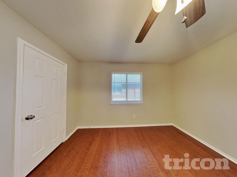 Building Photo - 2057 Wildwood Dr