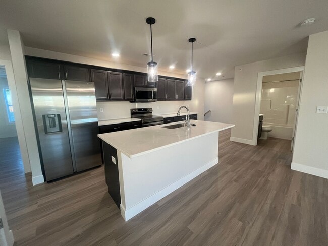 Building Photo - ??LIMITED TIME SPECIAL: FIRST MONTH'S RENT HALF OFF! 2bd/2ba Apartment!