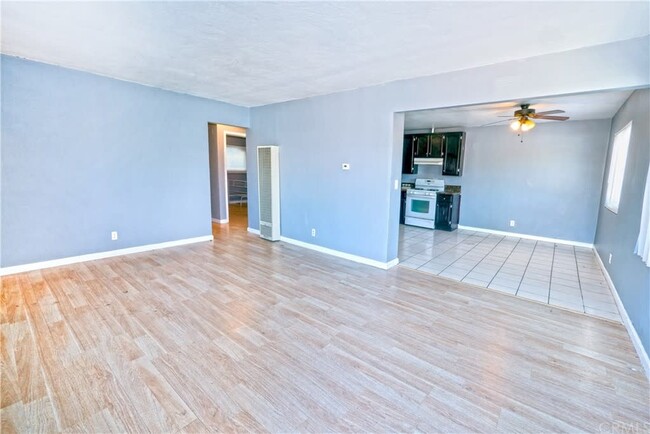 living room to kitchen - 1516 Ricardo St