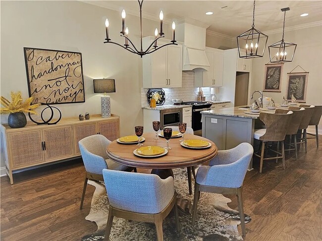 Building Photo - New 3 bed 2 bath Condo in Windsor Village!