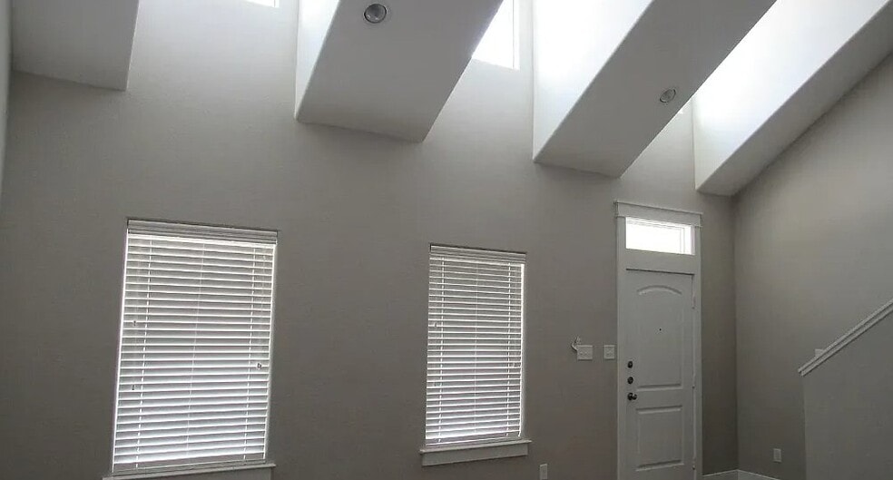 Building Photo - 122 Waverly Dr