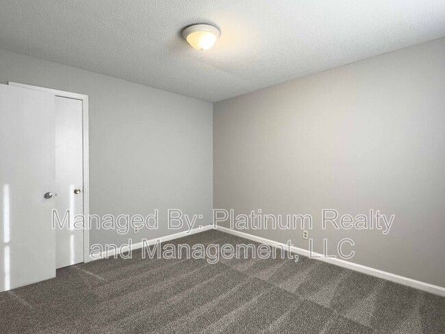 Building Photo - 1436 McCan Dr