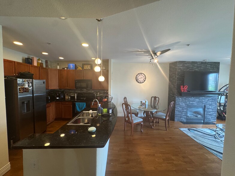 Building Photo - 9059 E Panorama Cir