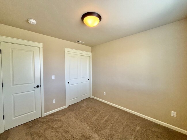 Building Photo - 2965 Yew Park Ln