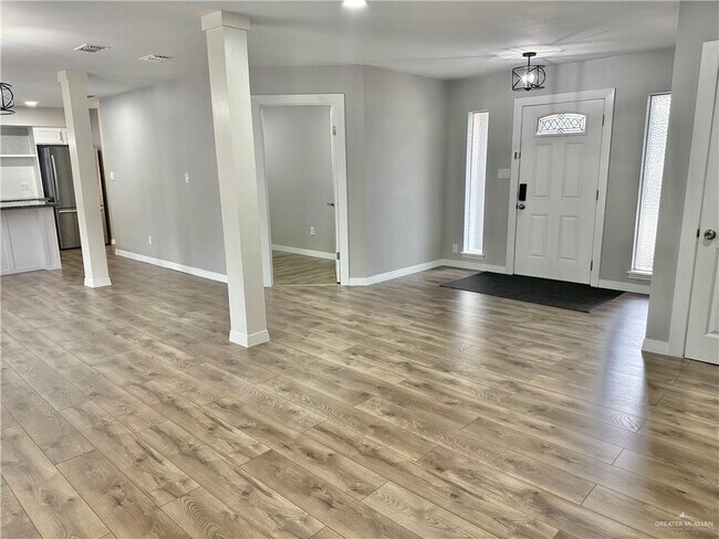 Building Photo - 15 Zinnia Ave