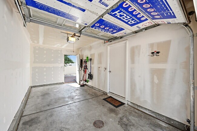 Building Photo - $2,345.95 with $1000 off the first month's rent, 3 Beds - 1 Bath, Single Family Home in Denver wi...