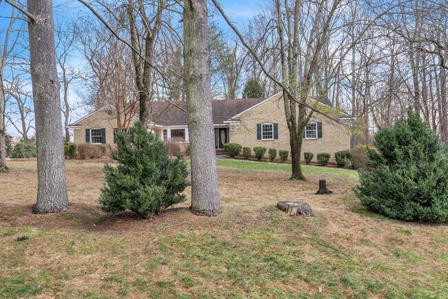 Building Photo - 8616 Chateau Dr