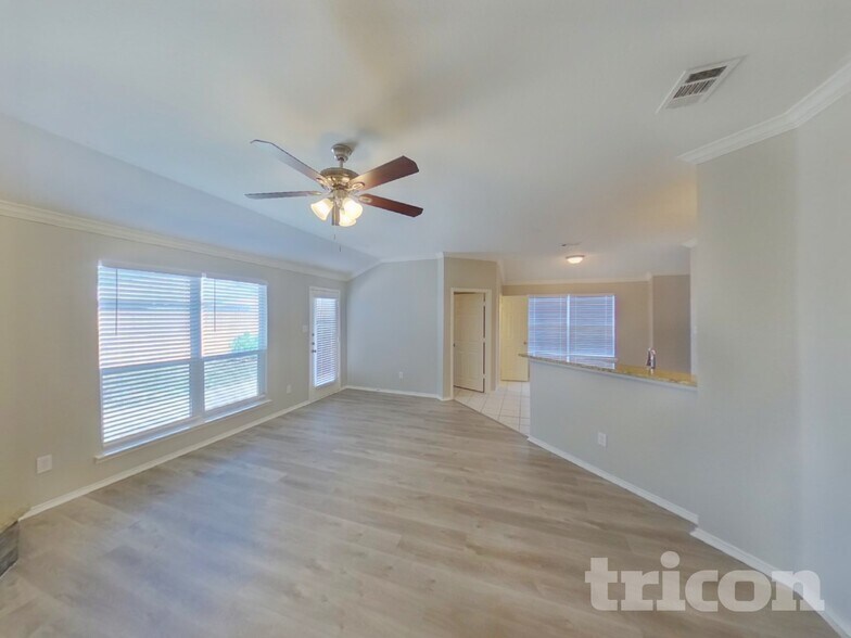Building Photo - 716 Sequoia Dr