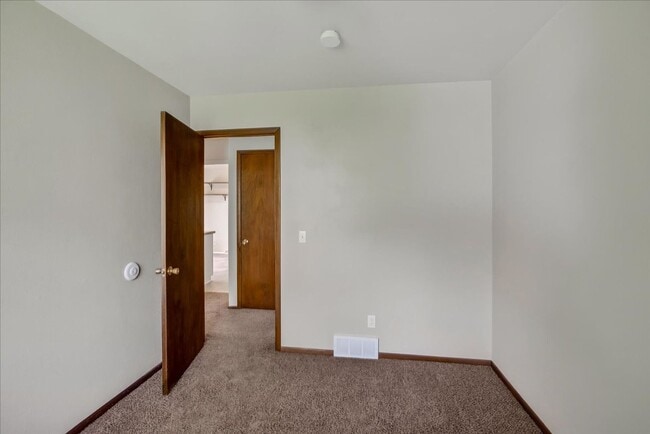 Building Photo - 1806 Golden Oak Ln