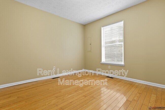 Building Photo - 531 Bell Pl Dr