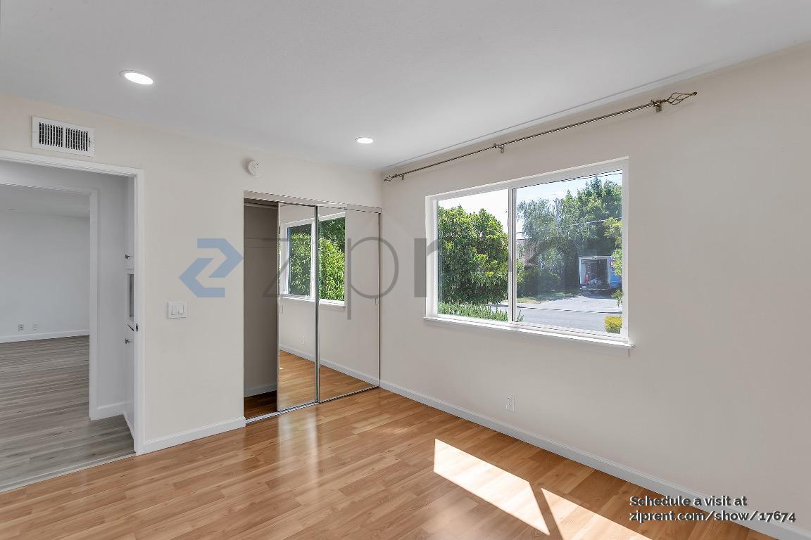 Building Photo - Unit