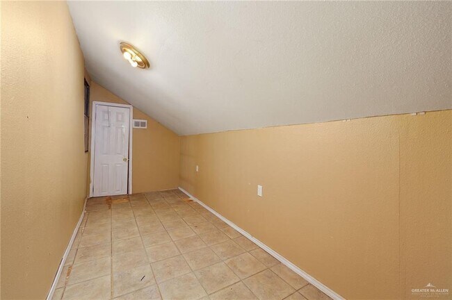 Building Photo - 604 Crystal Dr
