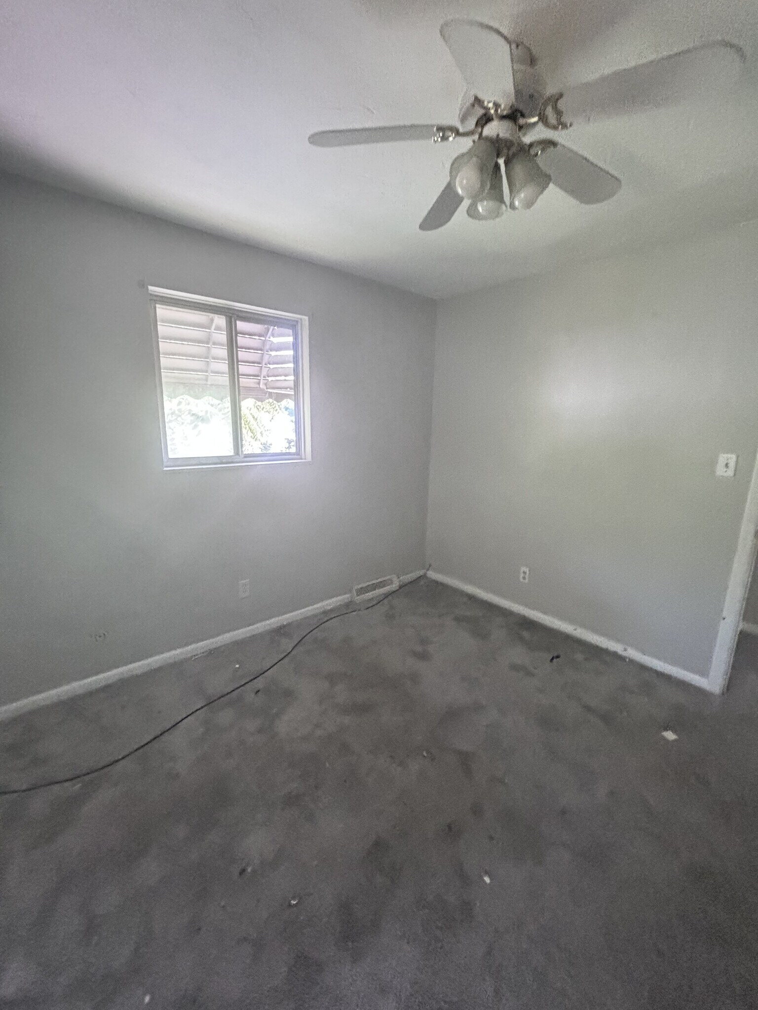 Building Photo - 12118 Center Ave