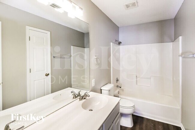 Building Photo - 909 NE 93rd Ct