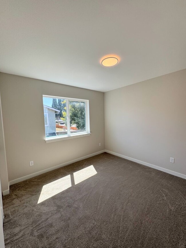 Building Photo - Newly Built 3 Bed, 2.5 Bath Cottage Homes with Washer & Dryer