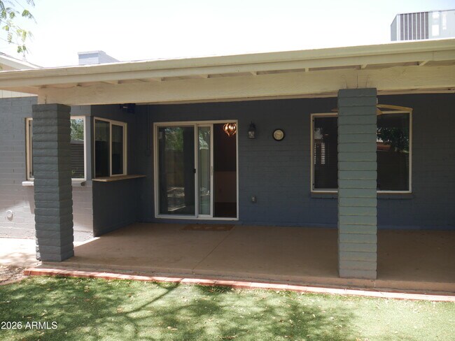Building Photo - 1201 W Loughlin Dr