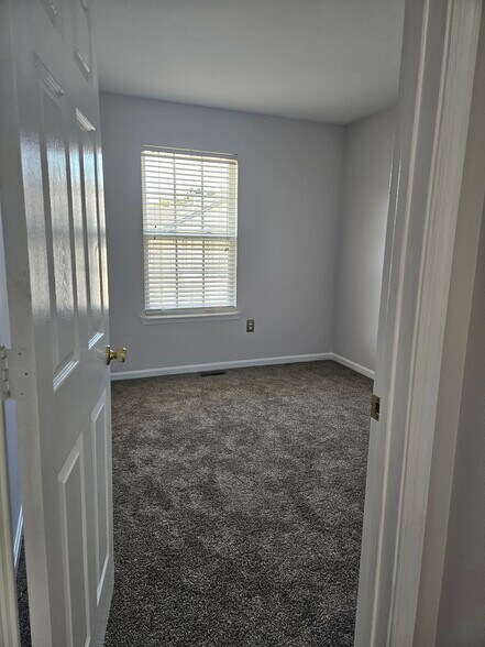 Building Photo - 10624 Riva Pl