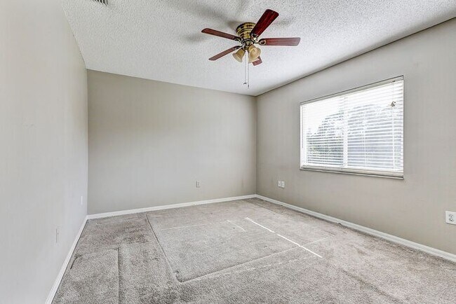 Building Photo - Prime Northwood Home on a Conservation Lot...