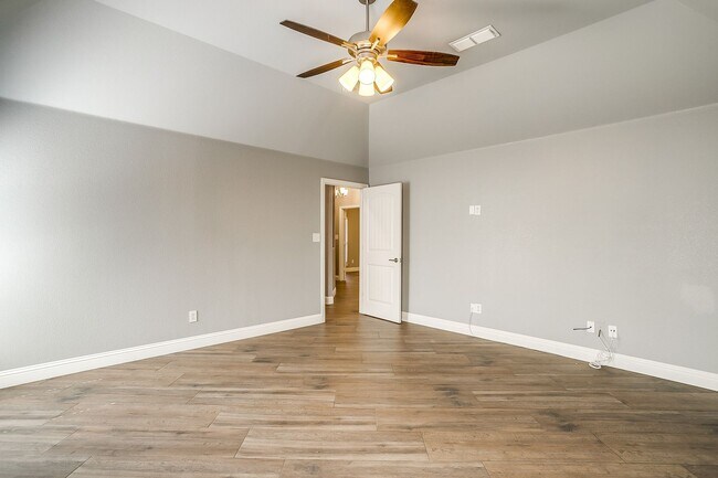 Building Photo - Beautiful 4 Bed, 2 Bath in Pristine Willow...