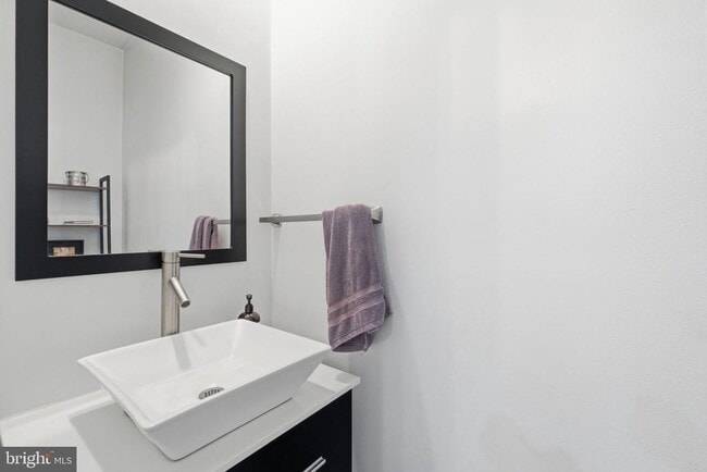 Building Photo - 1329 N Barton St