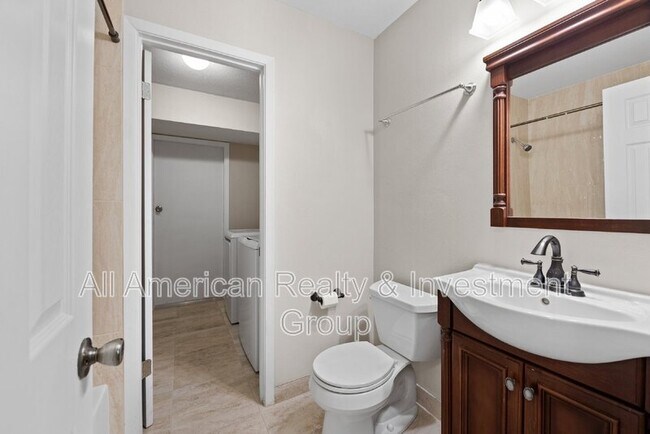 Building Photo - 834 Boulevard De L'Orleans
