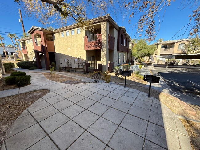 Building Photo - Lovely 1BED/ 1 BATH, 2nd Floor Apartment s...