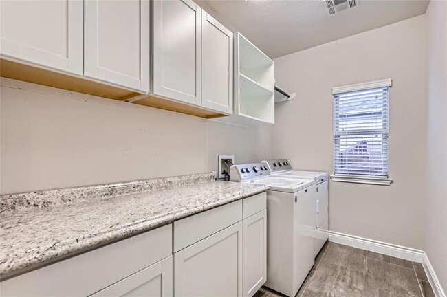 Building Photo - 116 Painted Lady Cove