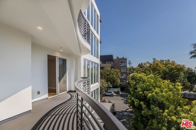 Building Photo - 1283 Havenhurst Dr