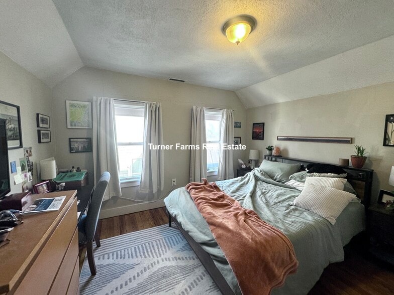 Building Photo - 14 Dow St