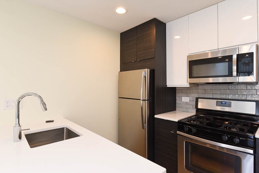 Building Photo - 1036 W Grace St