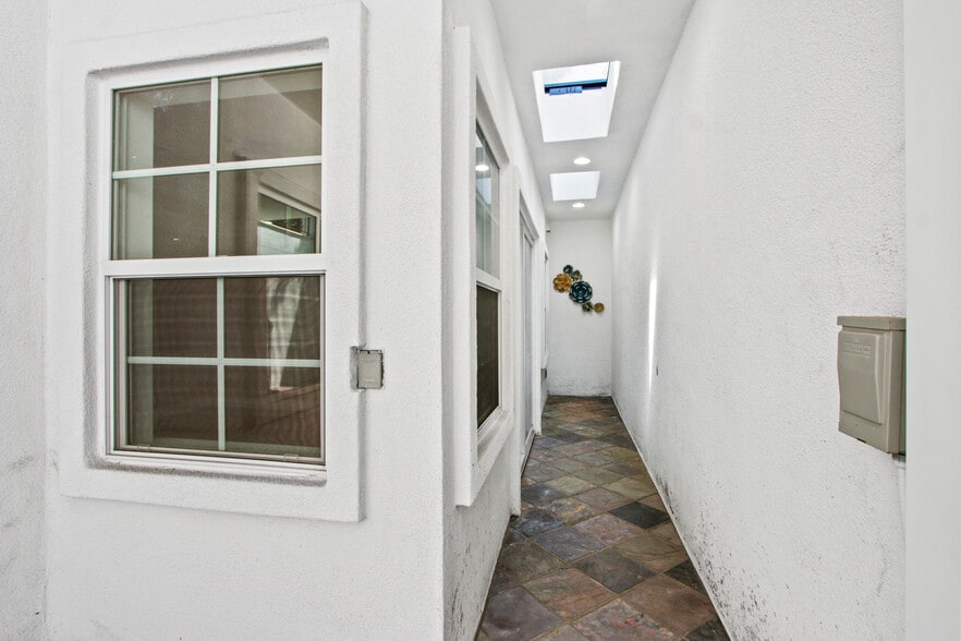 Building Photo - 1117 Encanto Dr