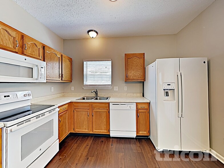 Building Photo - 3916 Roundwood Dr