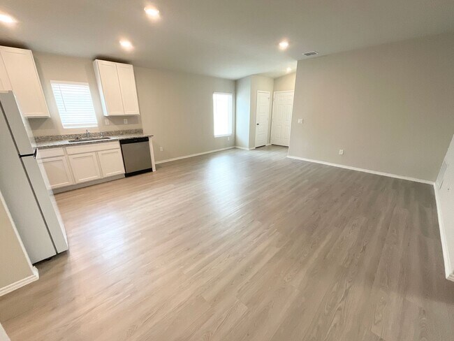 Building Photo - 5731 Falcon Pt