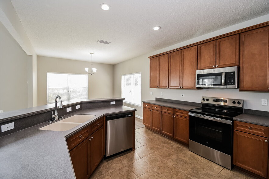 Building Photo - 3325 Horseshoe Trail Dr