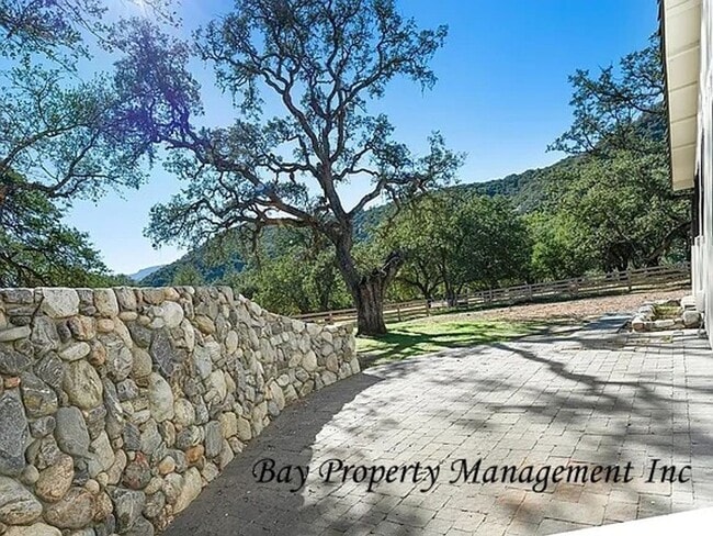 Building Photo - Breathtaking Views from this horse propert...