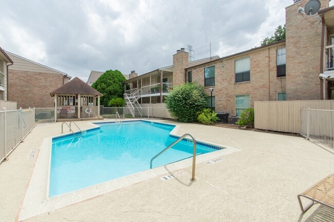Building Photo - 2110 Wilcrest Dr
