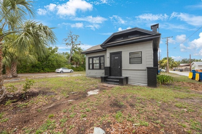 Building Photo - Large 3bdrm/1bath/+ bonus room ***Section ...