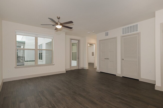 Building Photo - 8900 Six Pines Dr