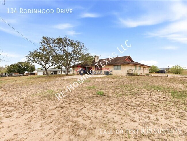 Building Photo - 134 Robinhood