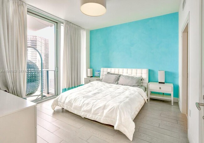 Building Photo - 200 Biscayne Blvd Way