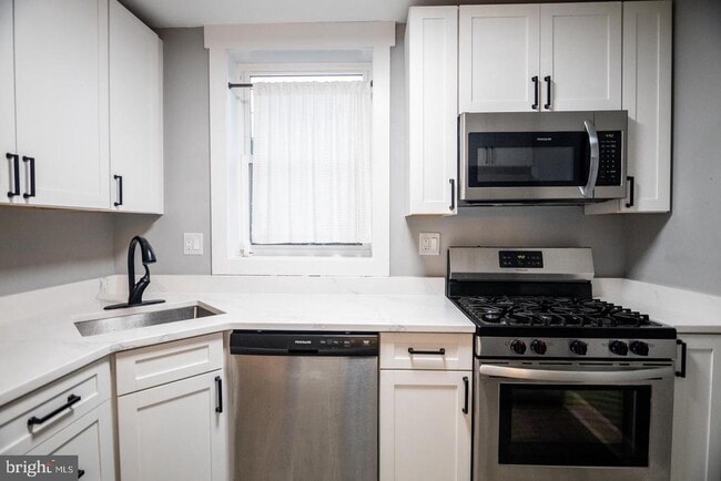 Building Photo - 138 Dale St