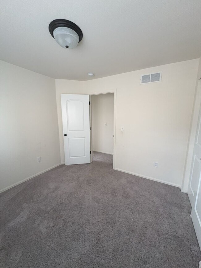 Building Photo - 3 Bed. 2 Bath, 2 Car Garage in Promontory
