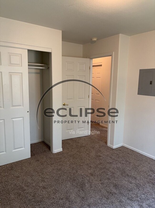 Building Photo - 494 Coronado Way