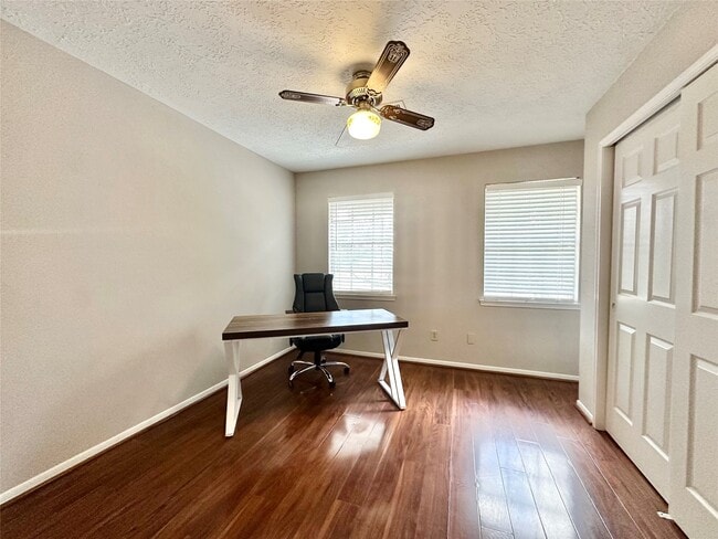 Building Photo - 1502 Sheffield Dr