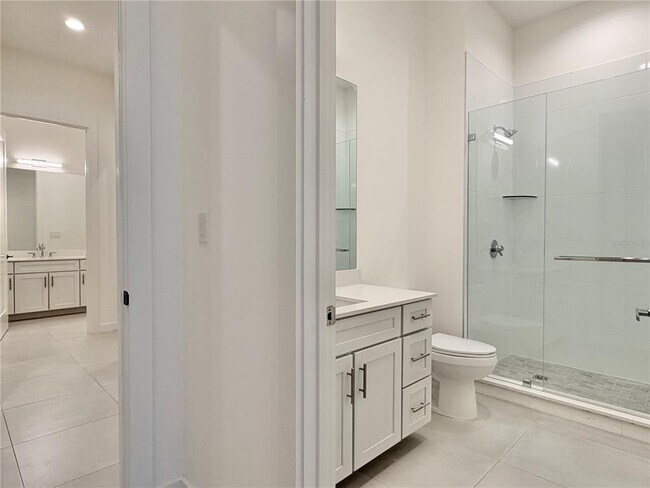 Building Photo - 920 N Osceola Ave