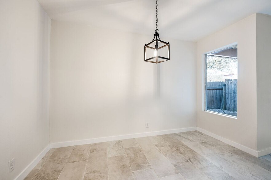 Building Photo - 2600 Penny Ln