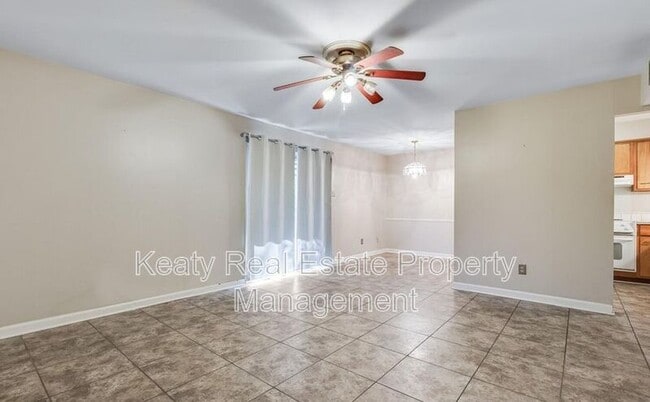 Building Photo - 211 Versailles Blvd