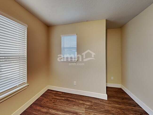 Building Photo - 847 NW 1st Ave