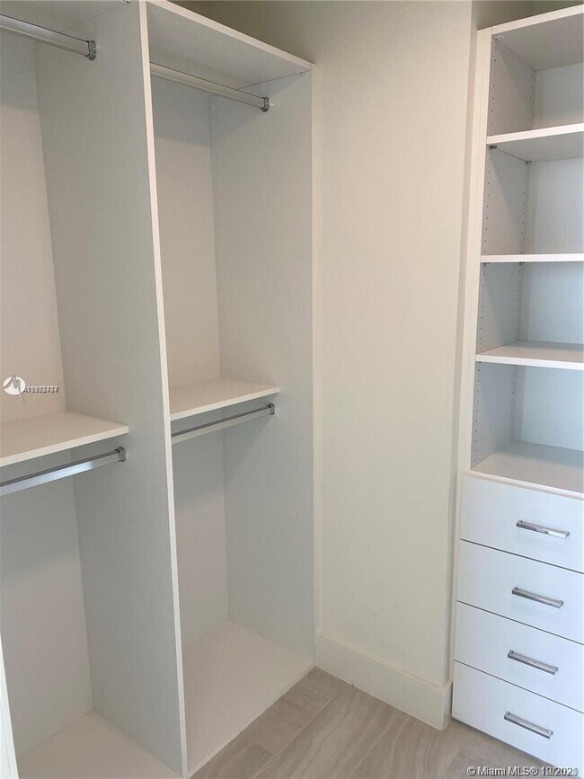 Building Photo - 2000 Metropica Way